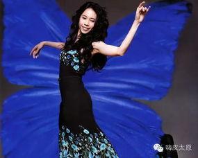 莫文蔚红网袜照,时尚感十足 第3张 莫文蔚红网袜照,时尚感十足 第3张