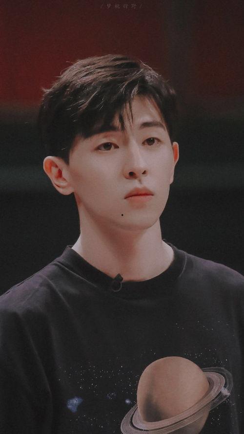 邓伦照片大全,光影交织，魅力四溢