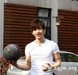 邓伦照片大全,光影交织，魅力四溢  第3张