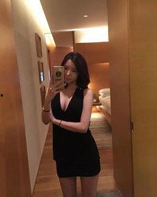 女主播米娜多大了,揭秘女主播的青春魅力与年龄之谜  第2张