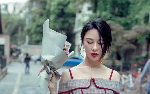 成都女小丑网红,笑颜如花，网络人气飙升的喜剧女神  第2张