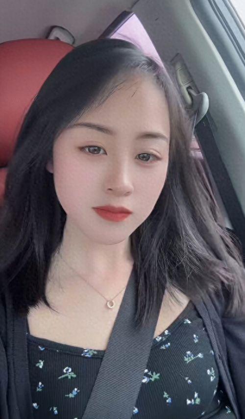 网红小蛮几岁,揭秘网红小蛮的年龄之谜  第2张