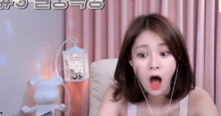 女主播狂吃,美食盛宴引网友热议  第3张