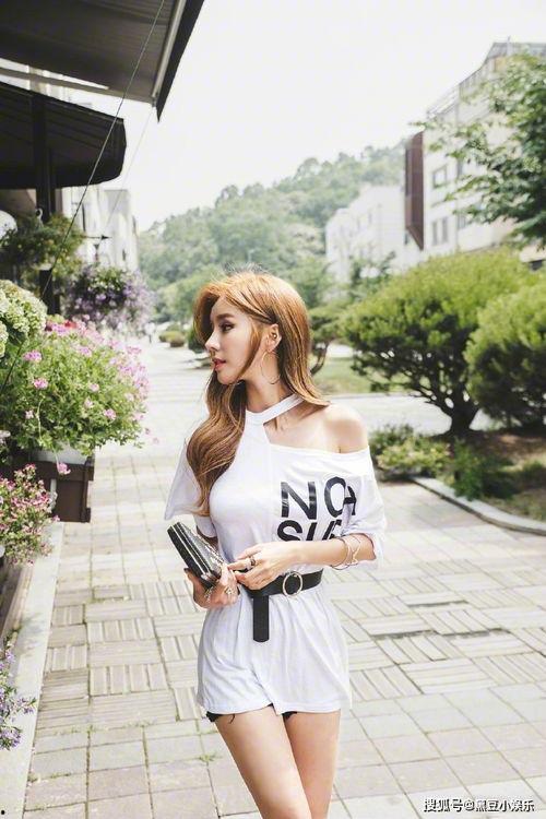 美女主播跟狗搞  第2张