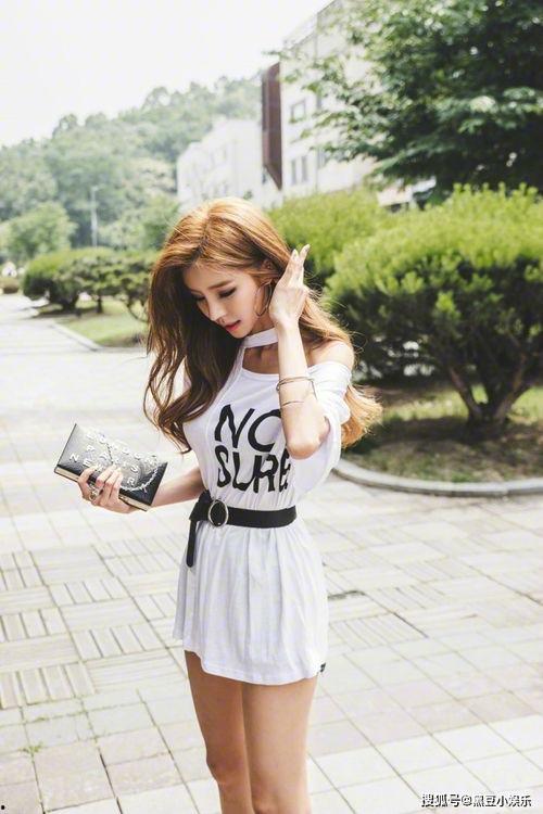 美女主播跟狗搞  第3张