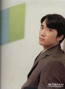 宋承宪年轻照片,重温偶像年轻时的帅气风采  第1张